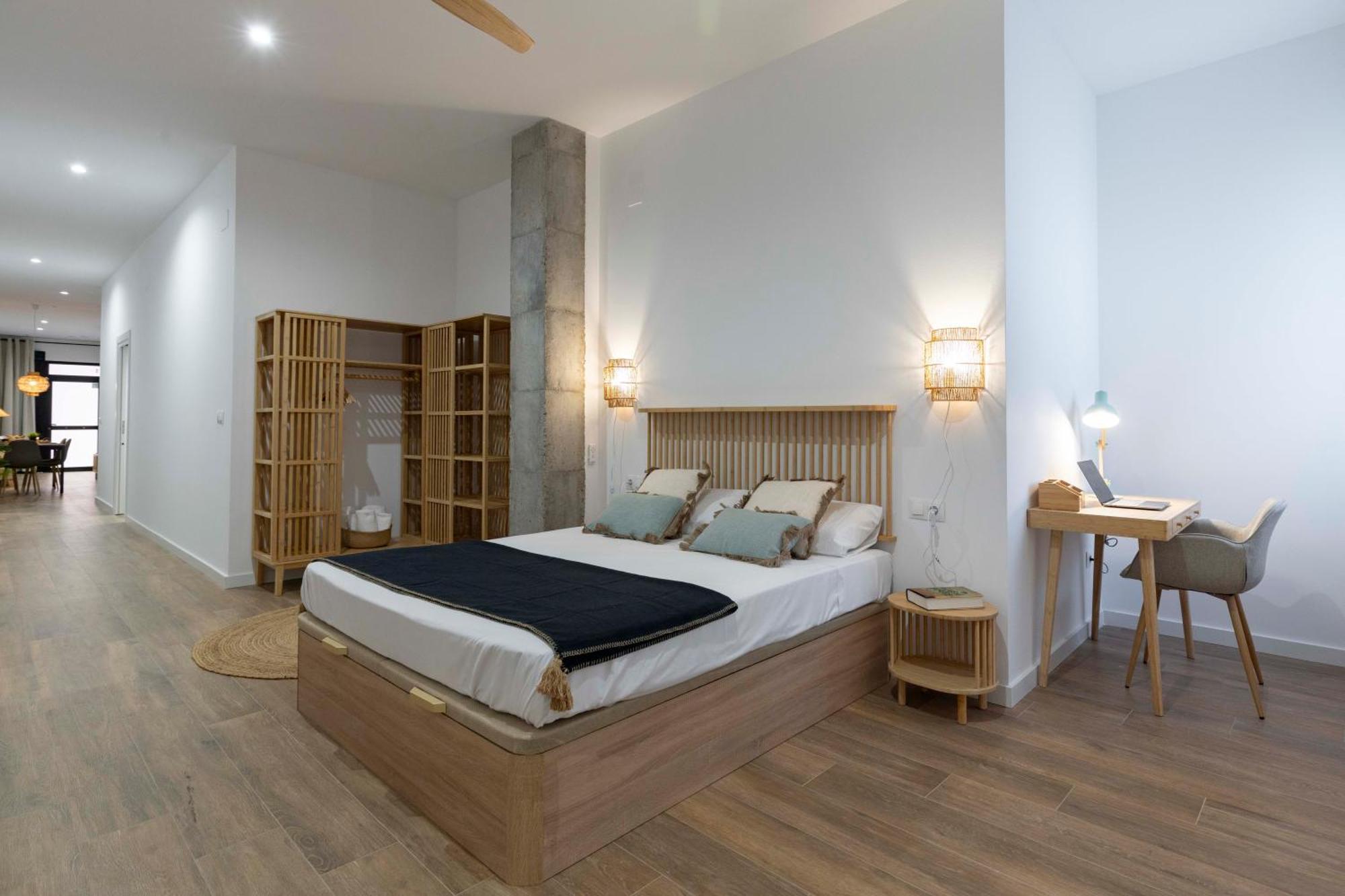 Travel Habitat Mediterranean Suites Валенсия Екстериор снимка