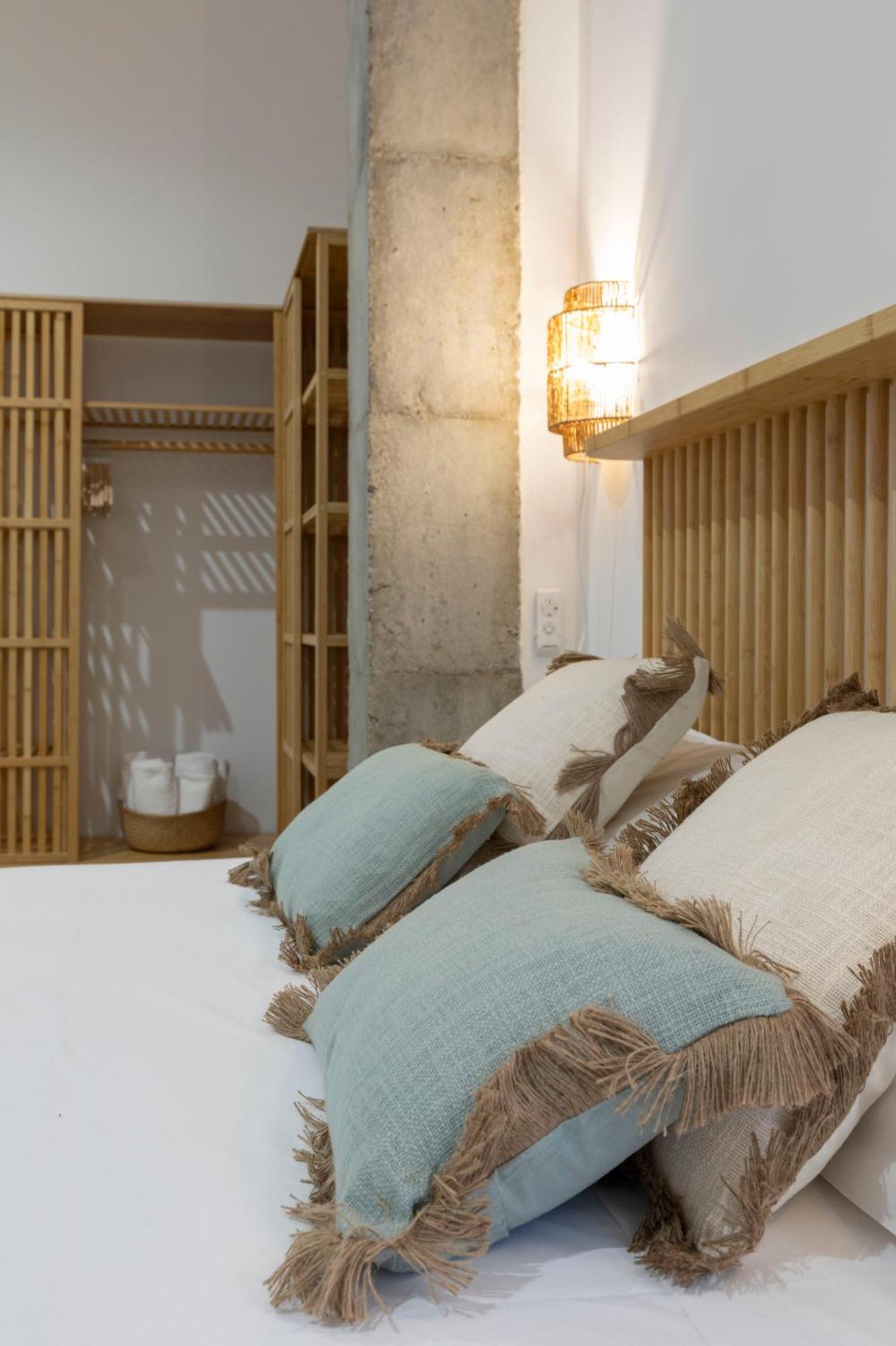 Travel Habitat Mediterranean Suites Валенсия Екстериор снимка