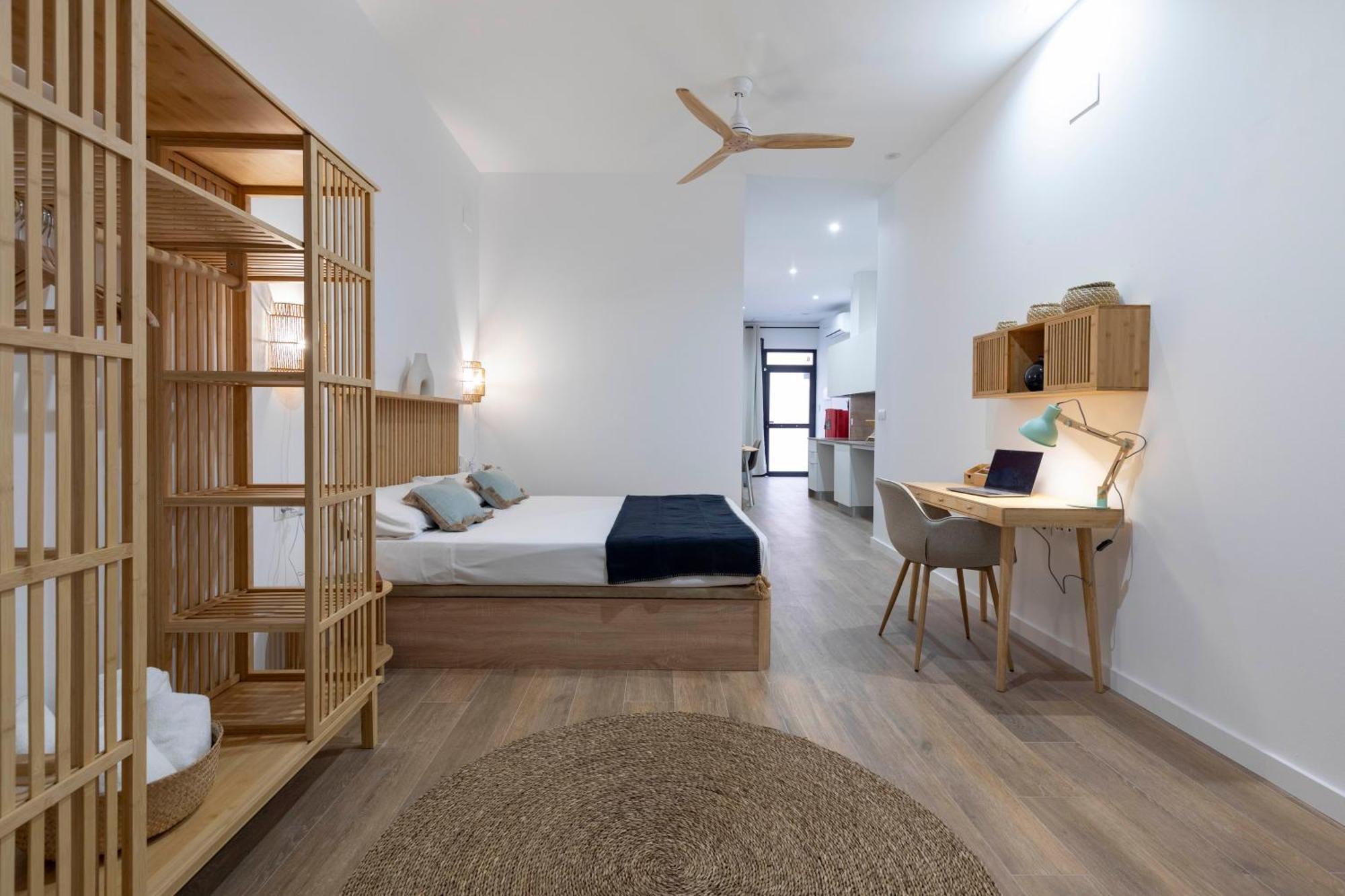 Travel Habitat Mediterranean Suites Валенсия Екстериор снимка