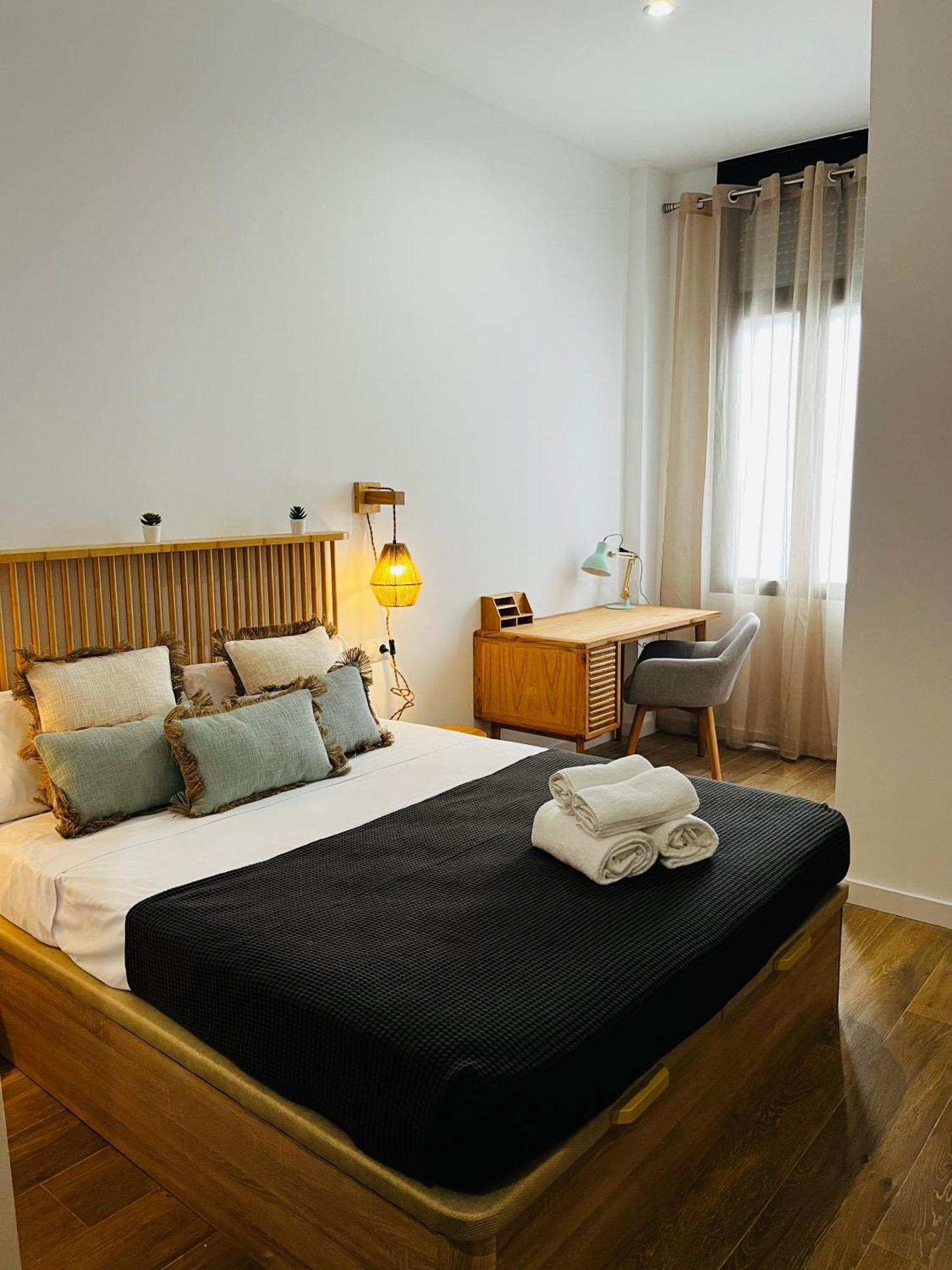 Travel Habitat Mediterranean Suites Валенсия Екстериор снимка