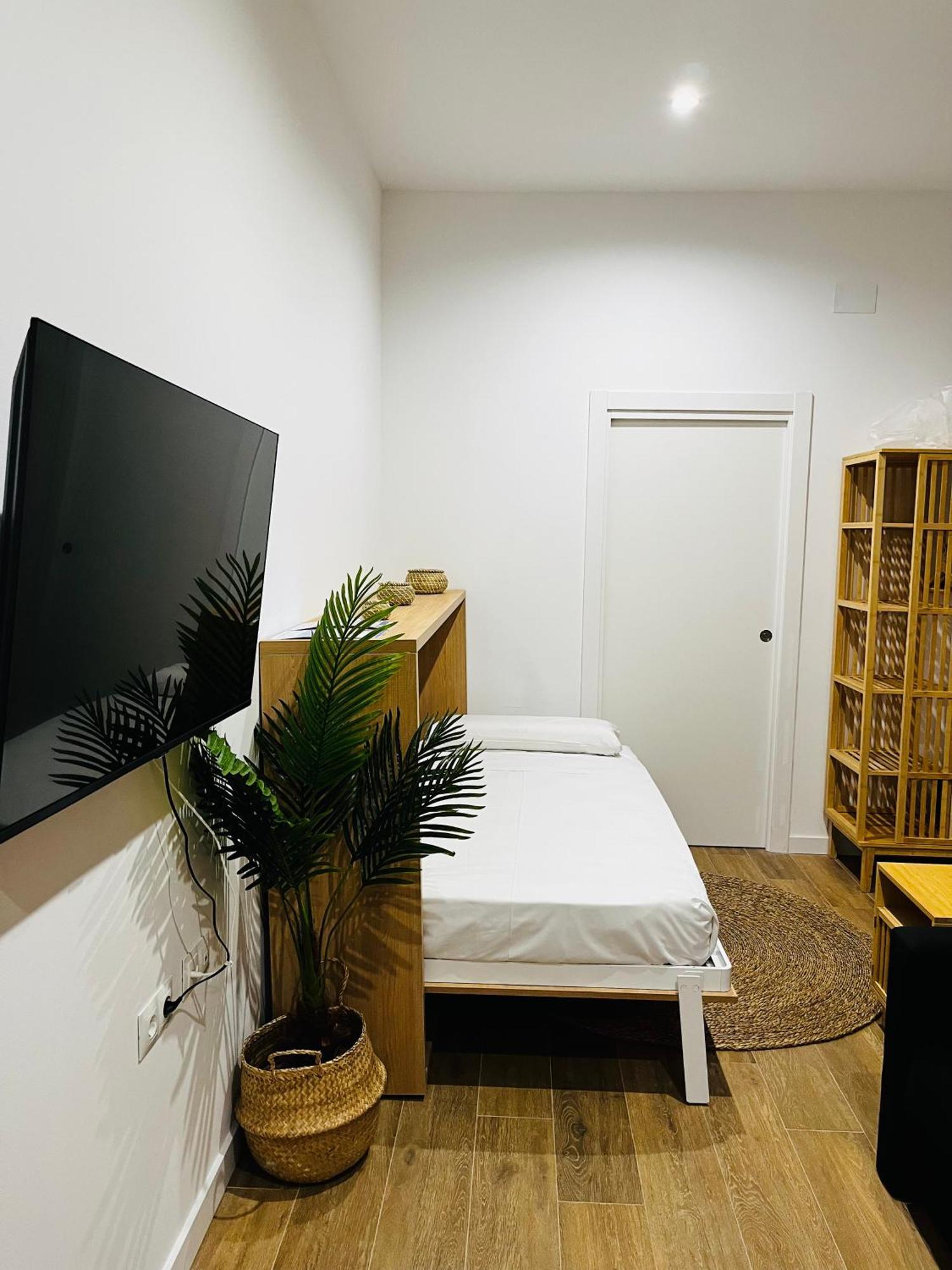 Travel Habitat Mediterranean Suites Валенсия Екстериор снимка