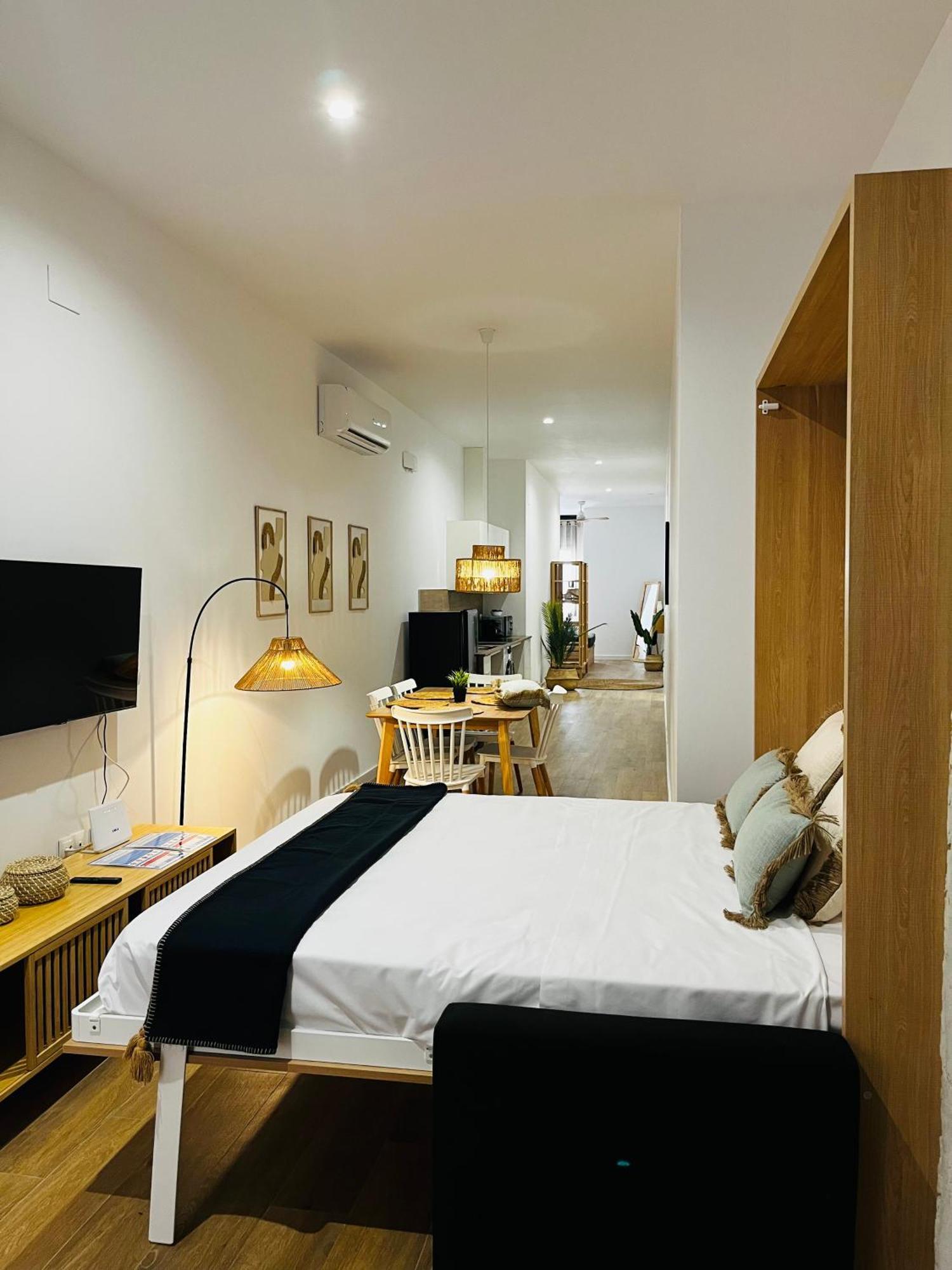 Travel Habitat Mediterranean Suites Валенсия Екстериор снимка