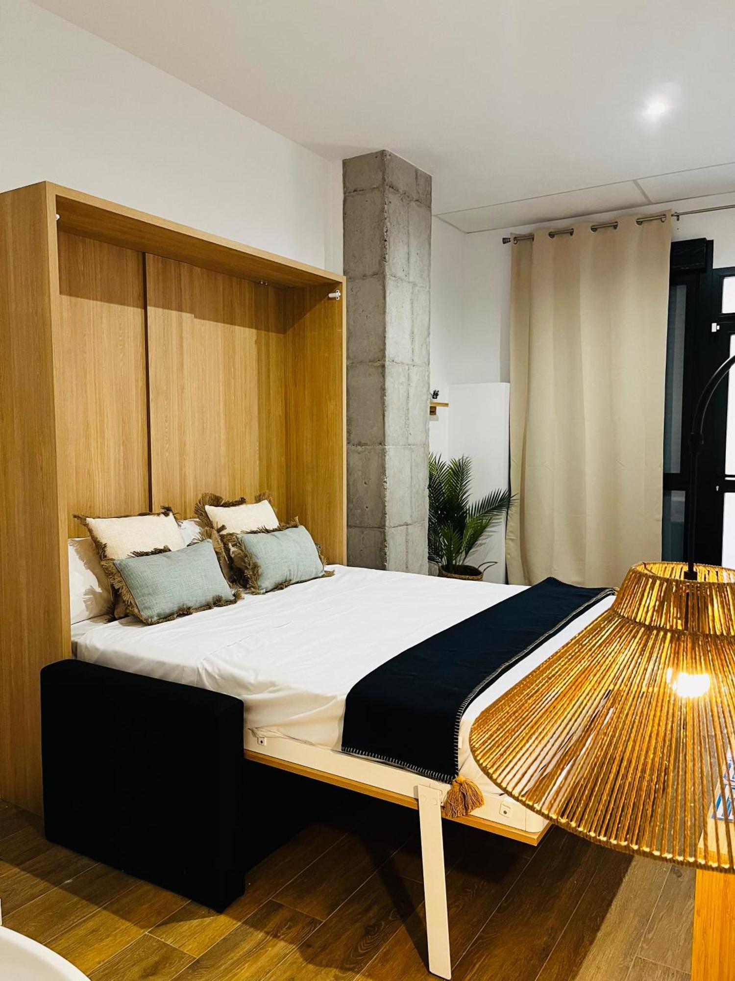 Travel Habitat Mediterranean Suites Валенсия Екстериор снимка