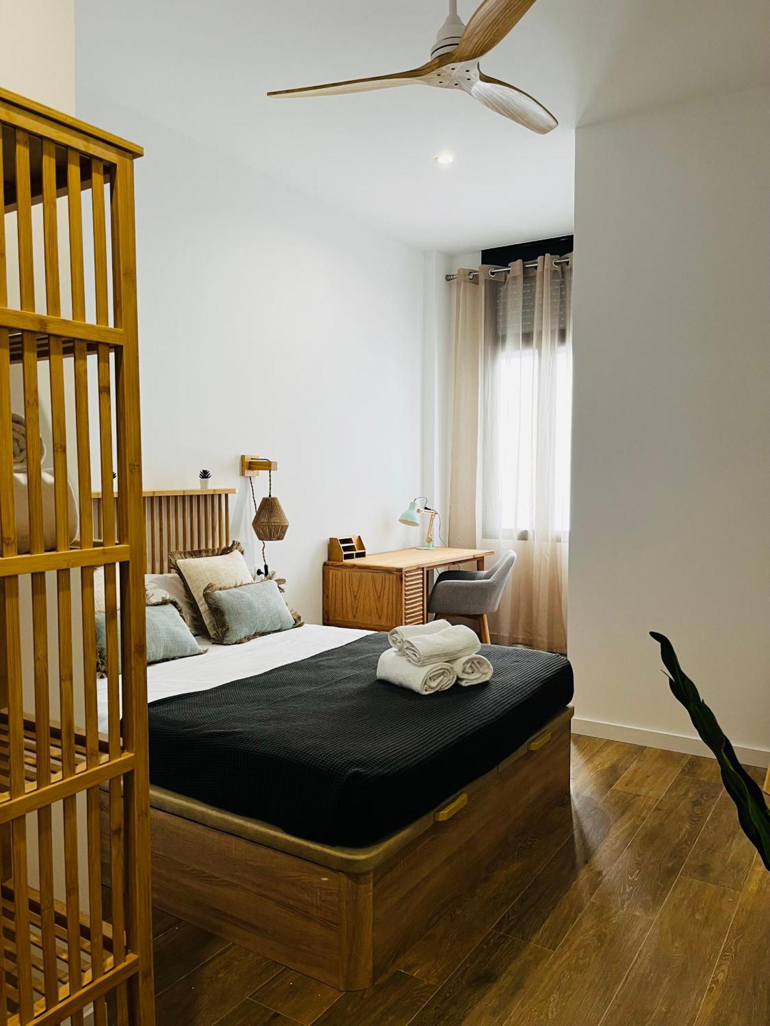 Travel Habitat Mediterranean Suites Валенсия Екстериор снимка