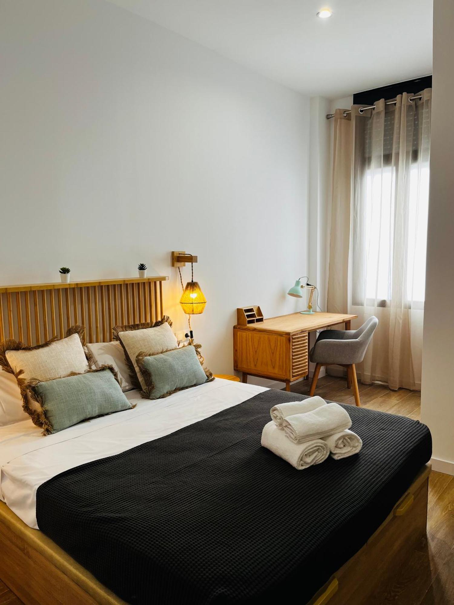 Travel Habitat Mediterranean Suites Валенсия Екстериор снимка