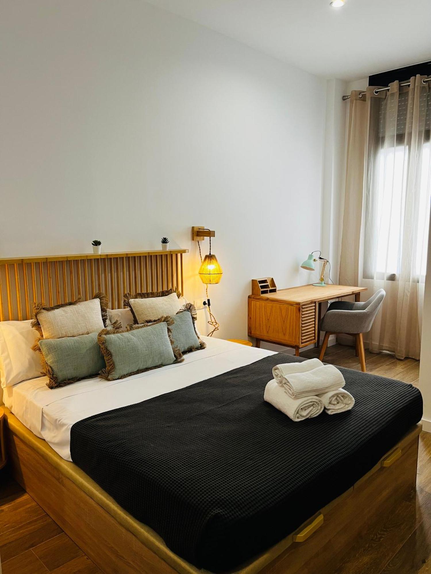 Travel Habitat Mediterranean Suites Валенсия Екстериор снимка