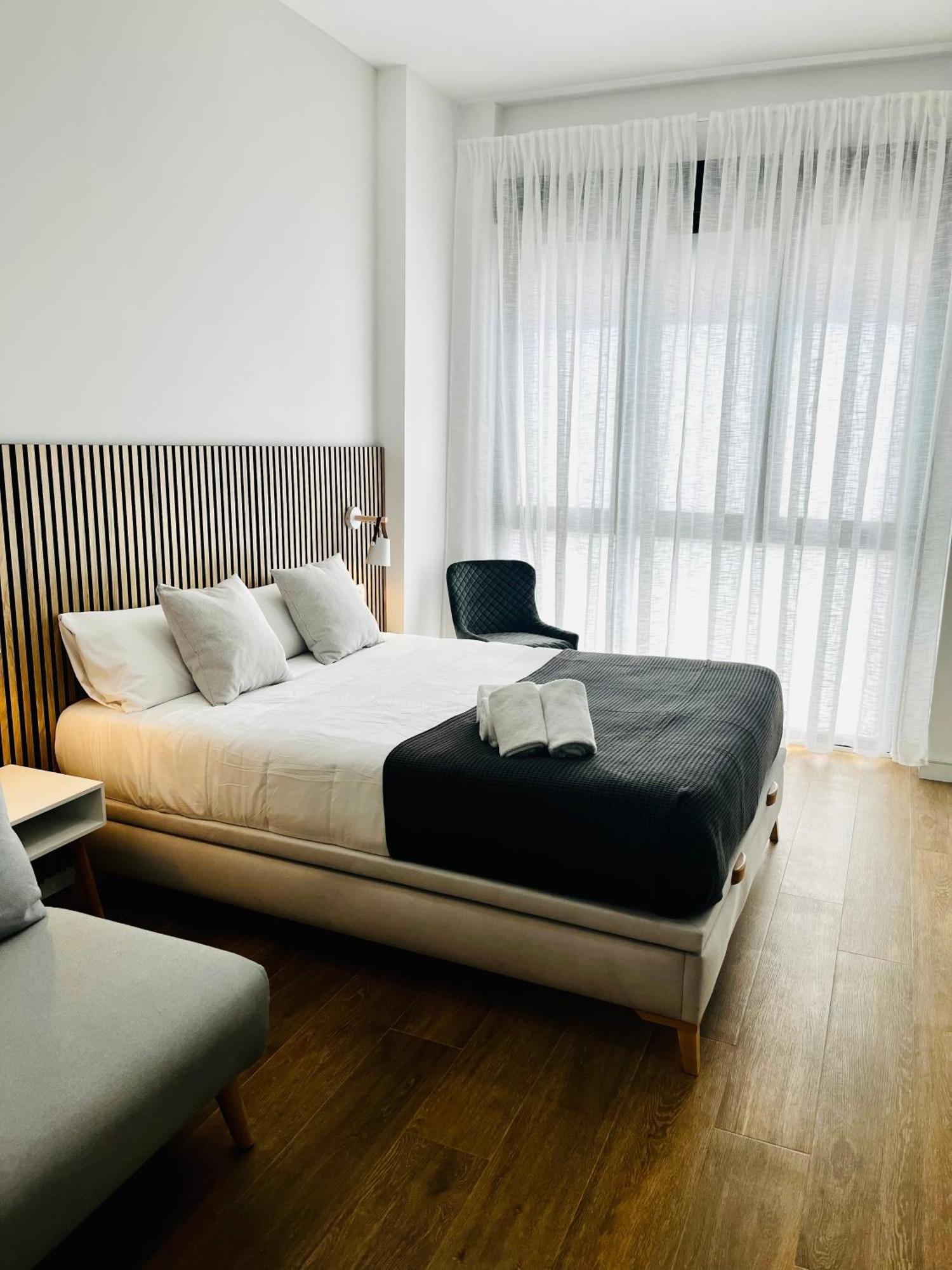 Travel Habitat Mediterranean Suites Валенсия Стая снимка