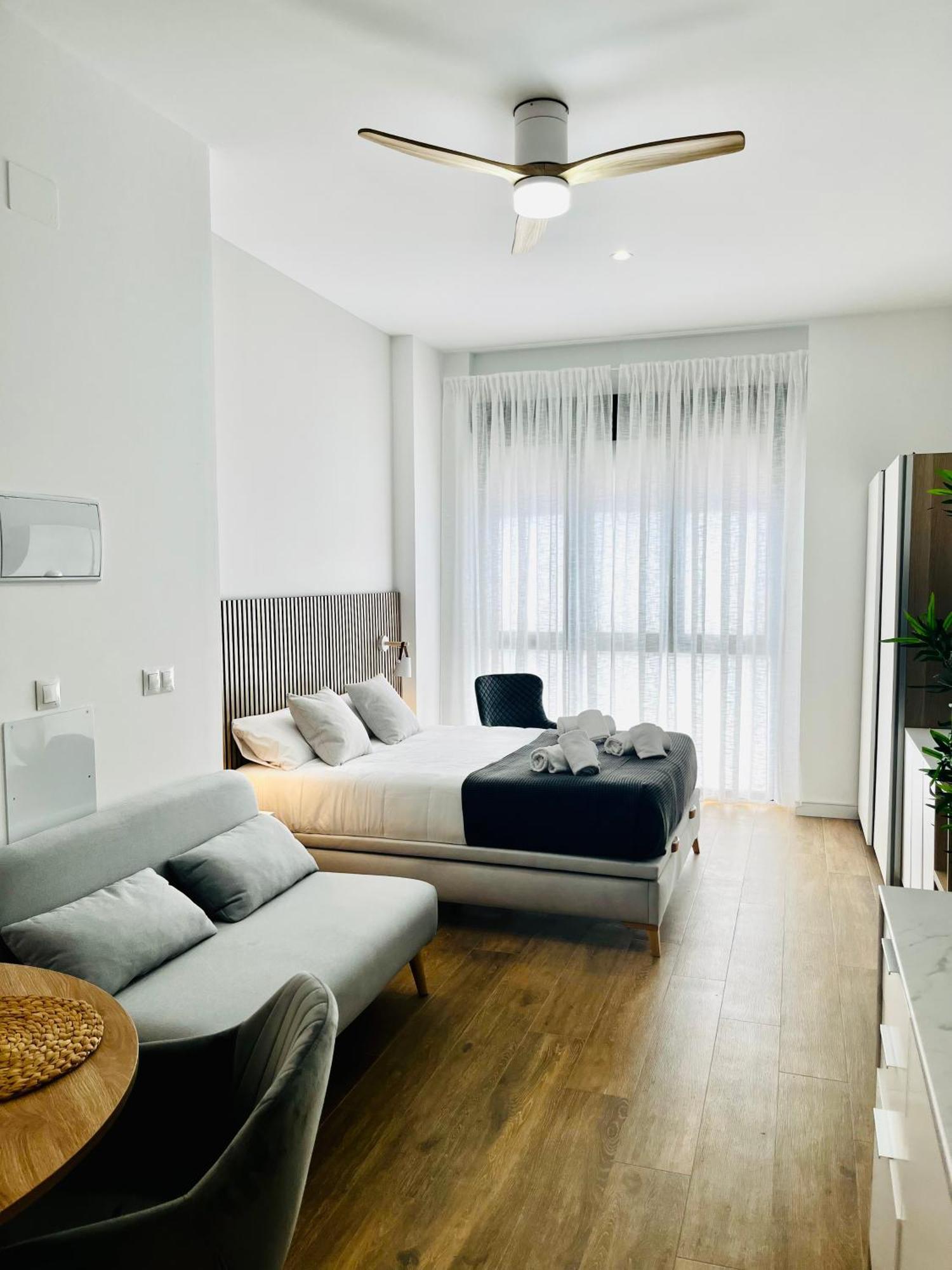 Travel Habitat Mediterranean Suites Валенсия Екстериор снимка