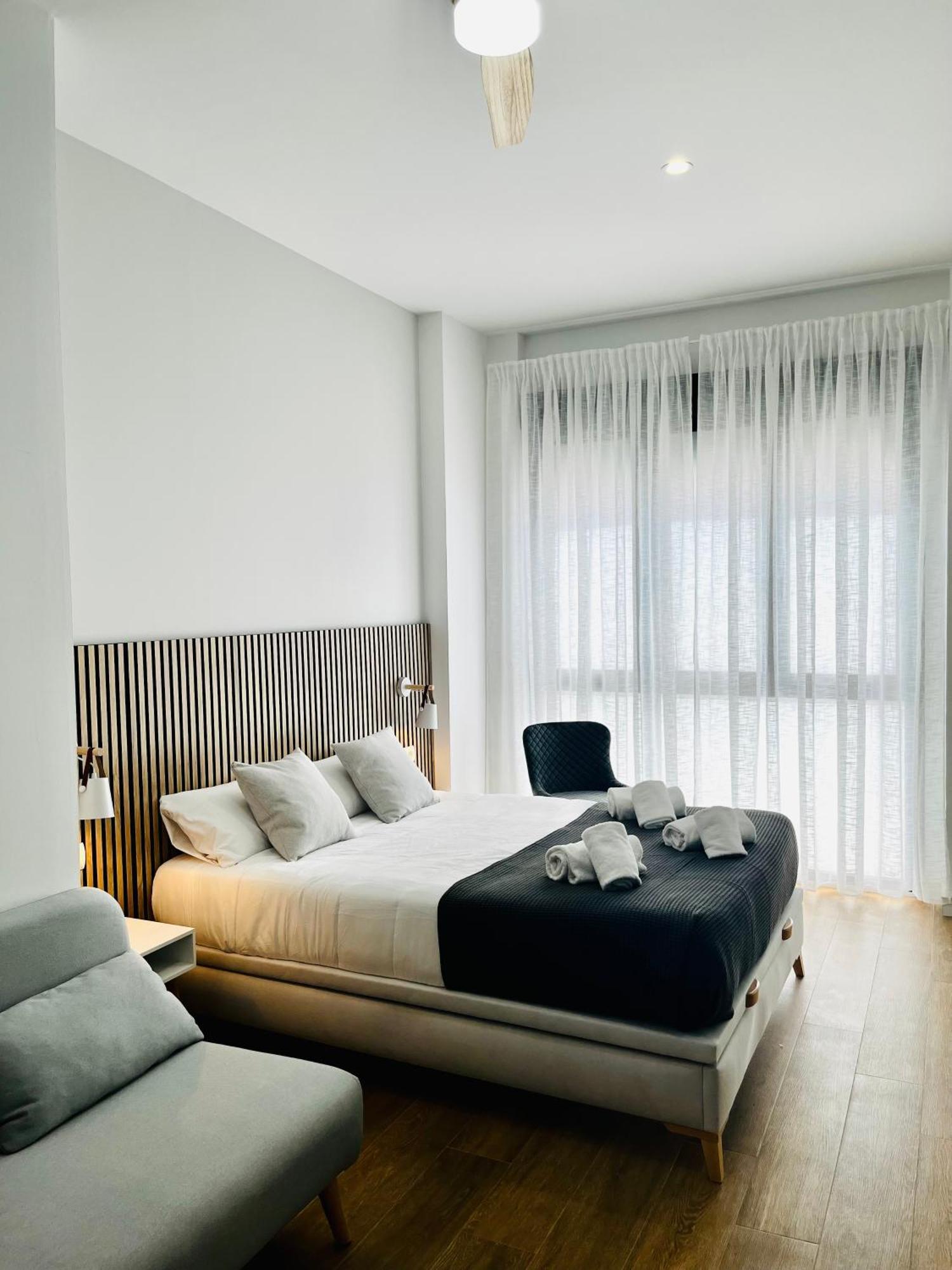 Travel Habitat Mediterranean Suites Валенсия Стая снимка