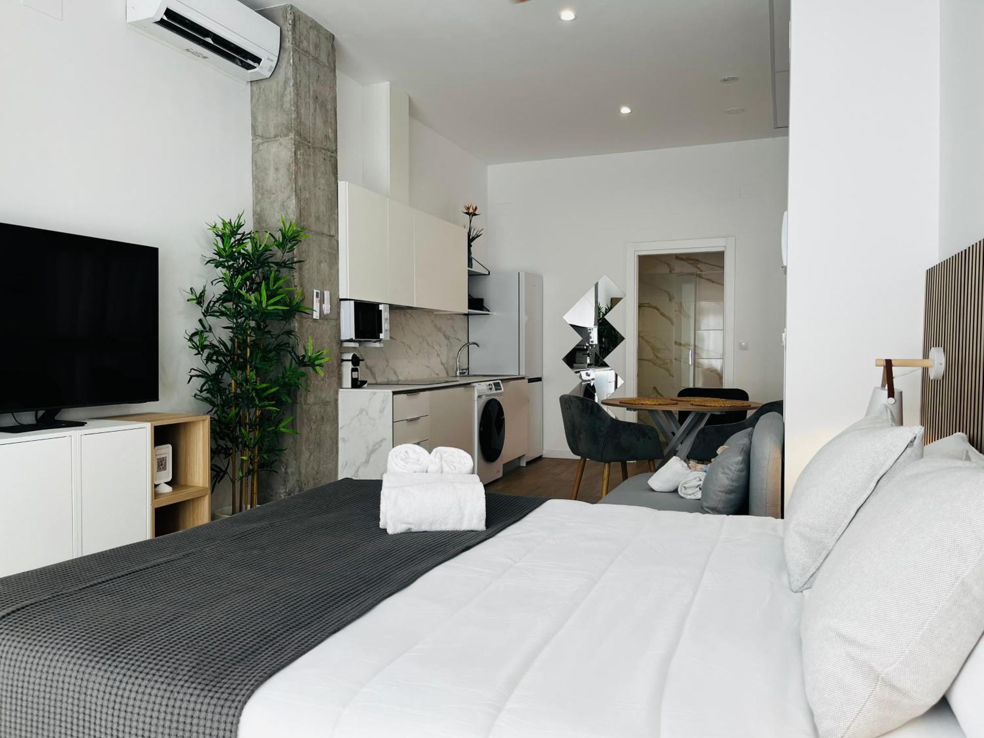 Travel Habitat Mediterranean Suites Валенсия Екстериор снимка