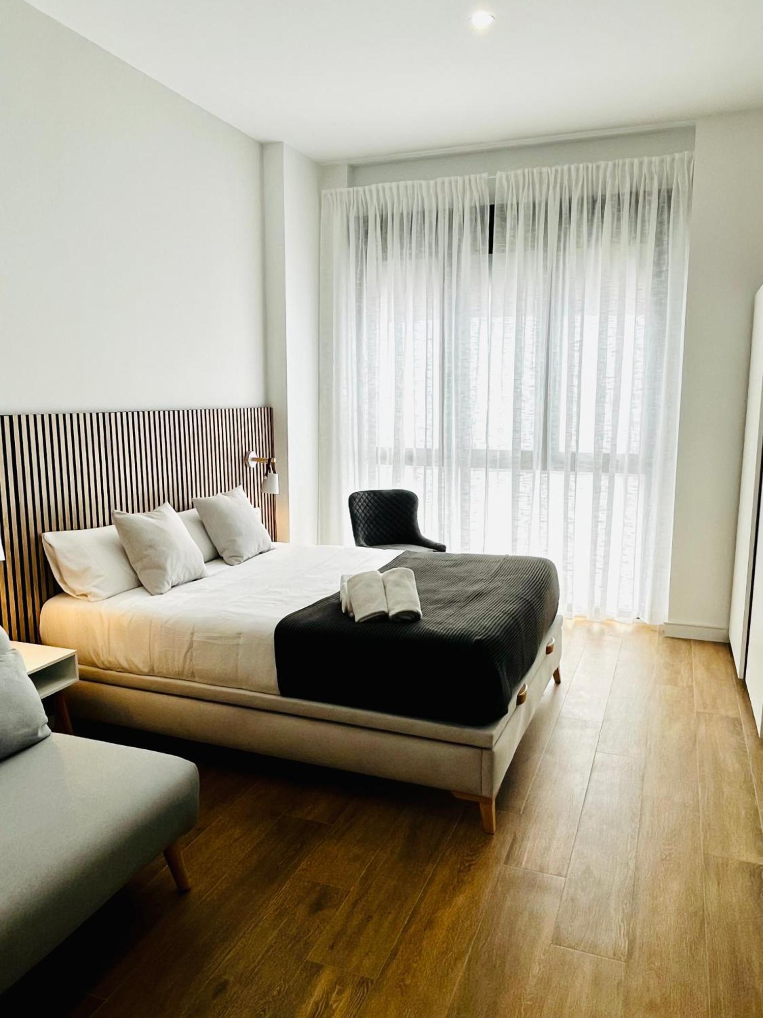 Travel Habitat Mediterranean Suites Валенсия Стая снимка