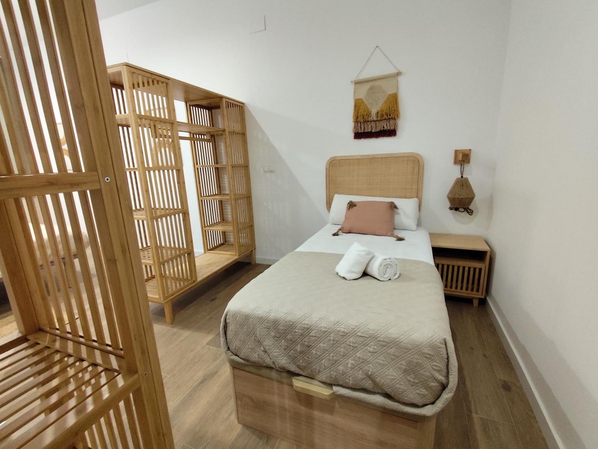 Travel Habitat Mediterranean Suites Валенсия Стая снимка